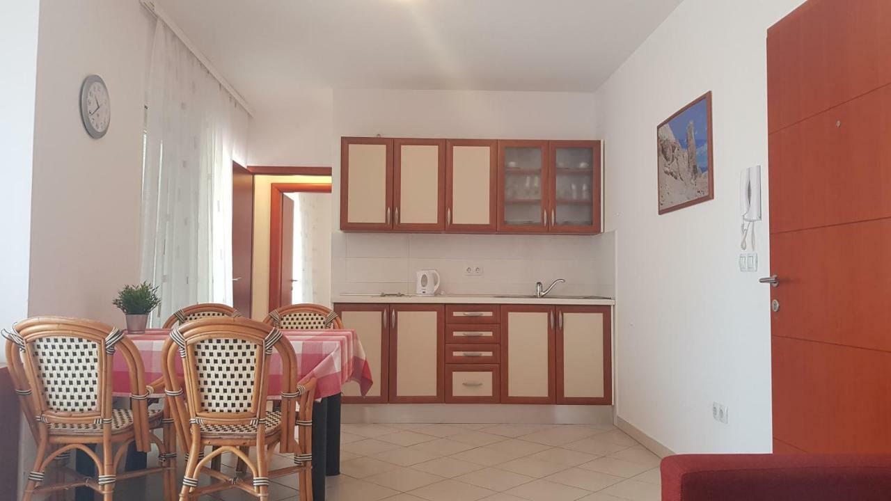 Apartments Biba Novalja Exterior photo