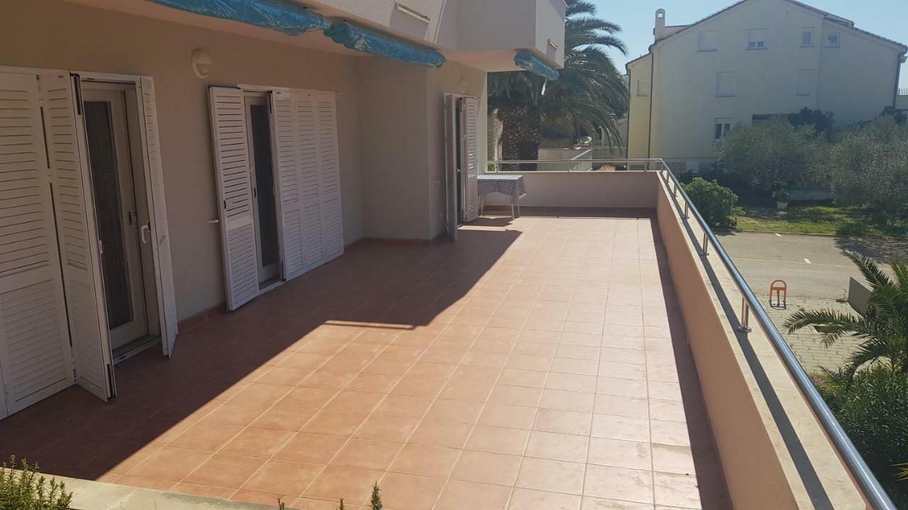 Apartments Biba Novalja Exterior photo